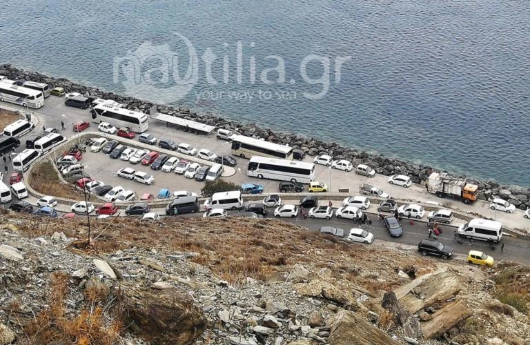 Σαντορίνη: Τον γύρο του κόσμου κάνουν οι εικόνες ντροπής στο λιμάνι – Η εξήγηση και το σχέδιο του λιμενικού (βίντεο)